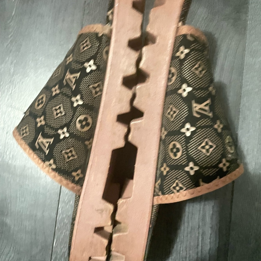 Louis Vuitton Black and Brown Monogram Slides worn twice Good condition - Picture 2 of 4